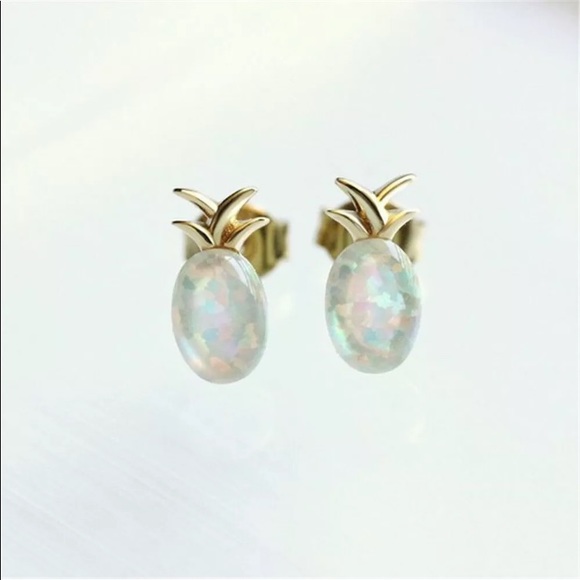 1 LEFT Pineapple 🍍Earrings Stud Iridescent Finish - Picture 2 of 4